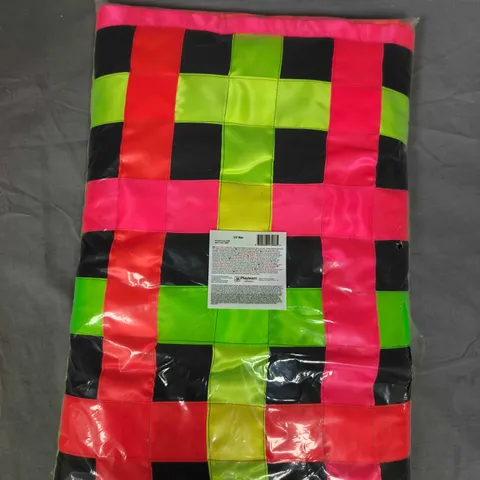 PLAYLEARN UV MAT – NEON PINK/GREEN CHECKER SENSORY FLOOR MAT