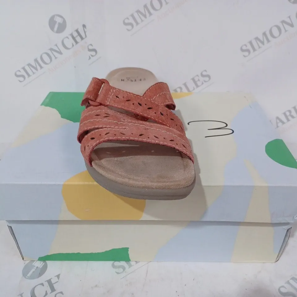 BOXED PAIR OF EARTH ORIGINS SHANTEL MULE SANDALS IN TERRACOTTA SIZE 3