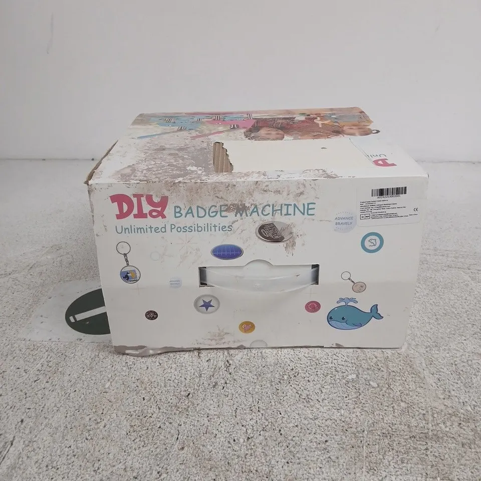 DIY BADGE MACHINE – CRAFT TOY SET (BOXED)