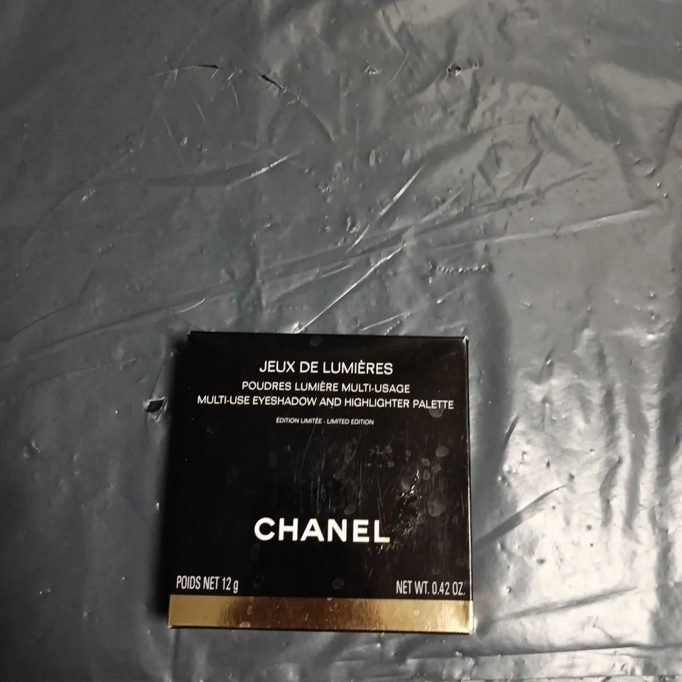 CHANEL JEUX DE LUMIÈRES MULTI-USE EYESHADOW & HIGHLIGHTER PALETTE – LIMITED EDITION (12 G)