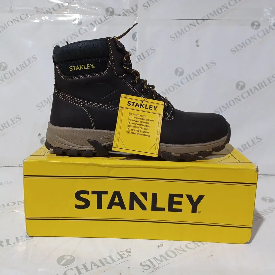 BOXED PAIR OF STANLEY TRADESMAN SAFETY BOOTS IN BLACK UK SIZE 10