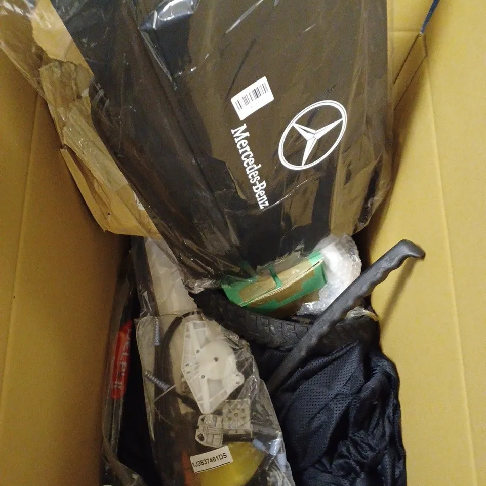 BOX OF APPROXIMATELY 10 ASSORTED VEHICULAR PARTS & ACCESSORIES TO INCLUDE 10L JERRY CAN, WIPER BLADE, MITAS DART V67 BICYCLE TYRE ETC 