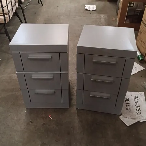 PAIR OF MODERN 3-DRAWER BEDSIDE CABINETS - GREY 