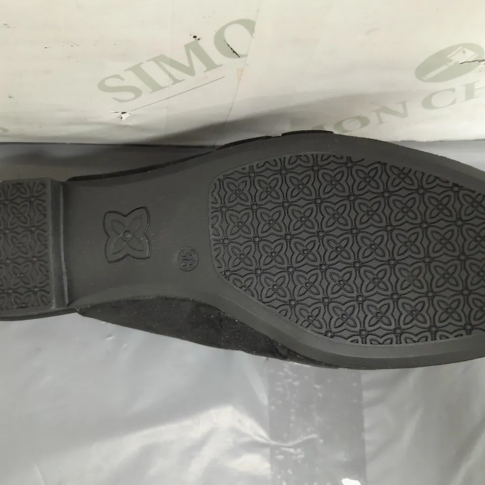 BOXED PAIR OF GRACELAND SLIP-ON SHOES IN BLACK EU SIZE 38