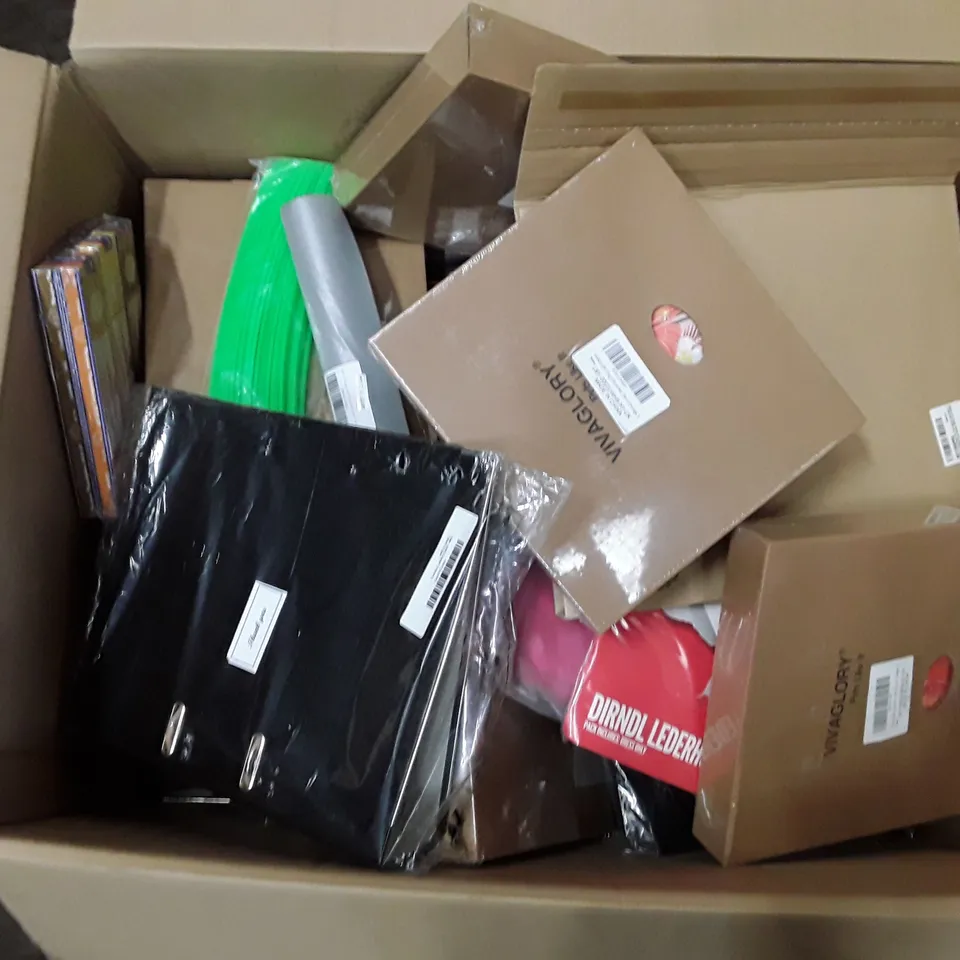 PALLET TO CONTAIN AN ASSORTMENT OF HOUSEHOLD ITEMS TO INCLUDE COSTUMES, PET JACKETS TORTOISE BEDDING ECT