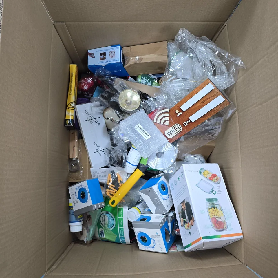 BOX OF APPROXIMATELY 20 ASSORTED HOUSEHOLD GOODS TO INCLUDE: DIFFUSER AND GLASS EMULSION 