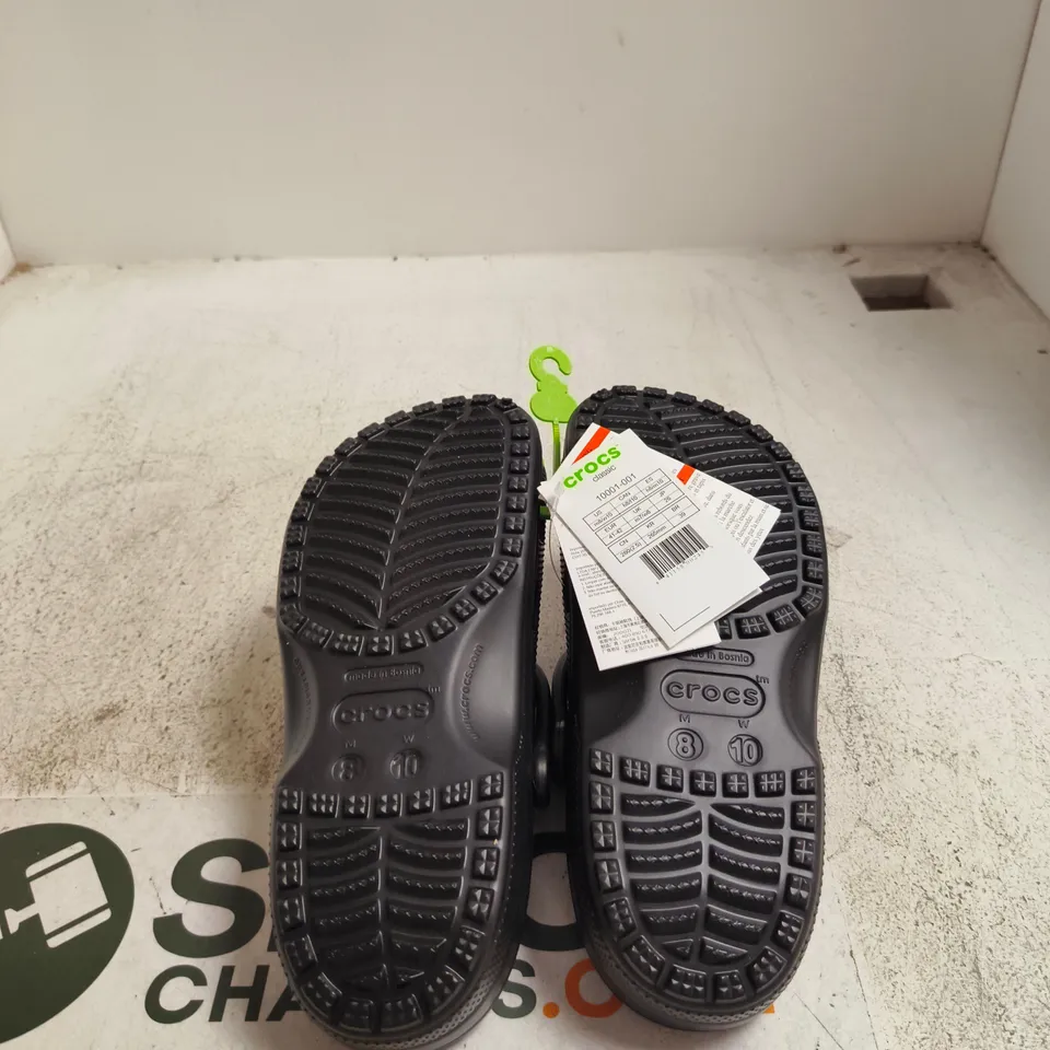 CROCS CLASSIC BLACK CLOGS – M7 W8