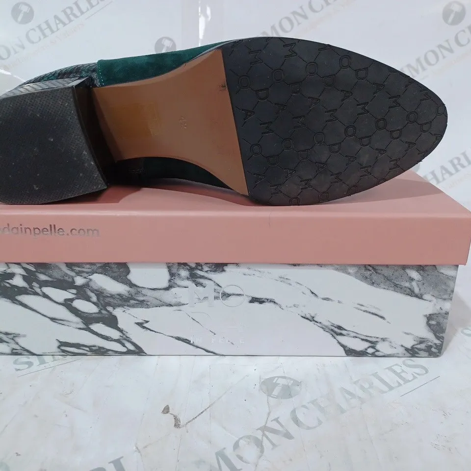 BOXED PAIR OF MODA IN PELLE LILITH SUEDE ANKLE BOOTS IN GREEN SIZE 9