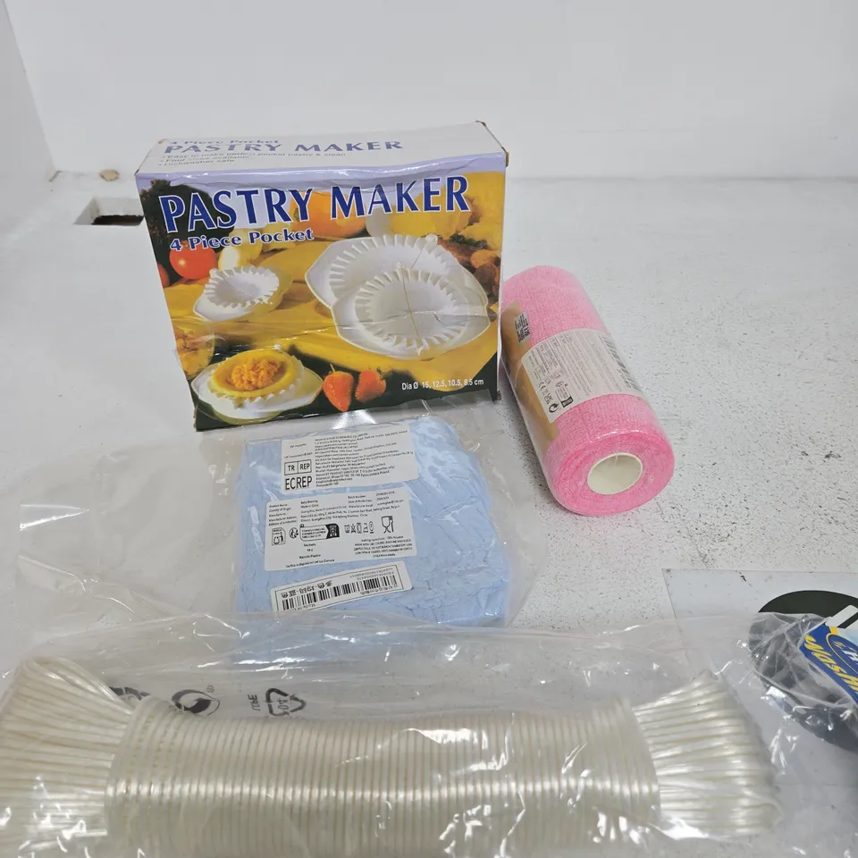 APPROXIMATELY 15 ASSORTED HOUSEHOLD PRODUCTS TO INCLUDE PASTRY MAKER, CLOTHS, WASHING LINES ETC 