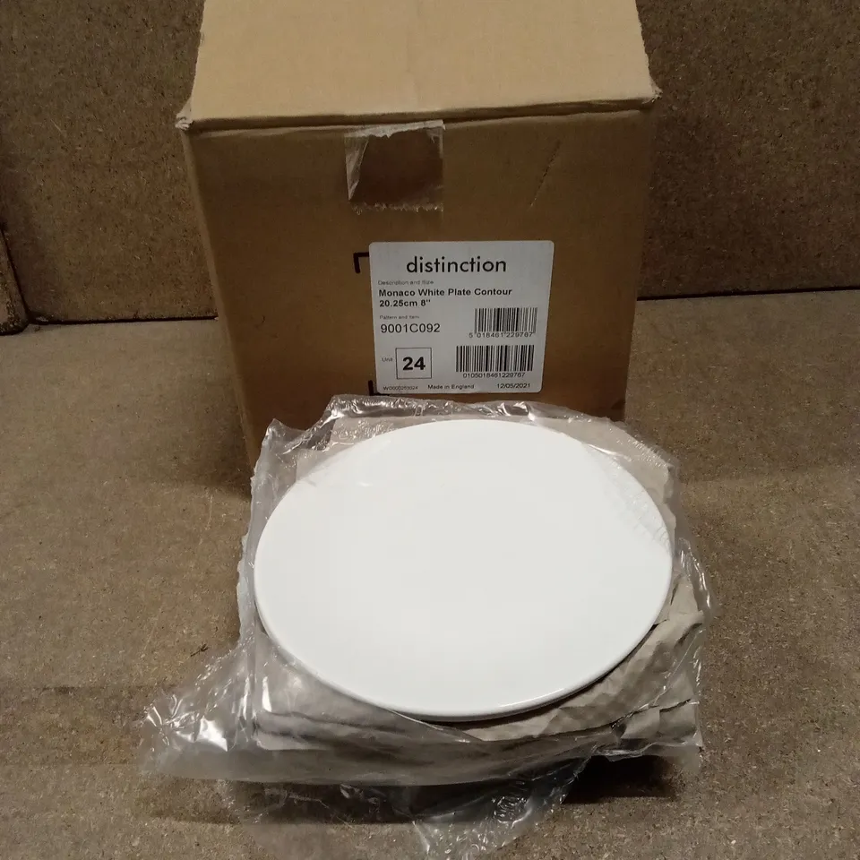 BOX OF APPROXIMATELY 24 DISTINCTION MONACO WHITE CONTOUR PLATES 20.25cm