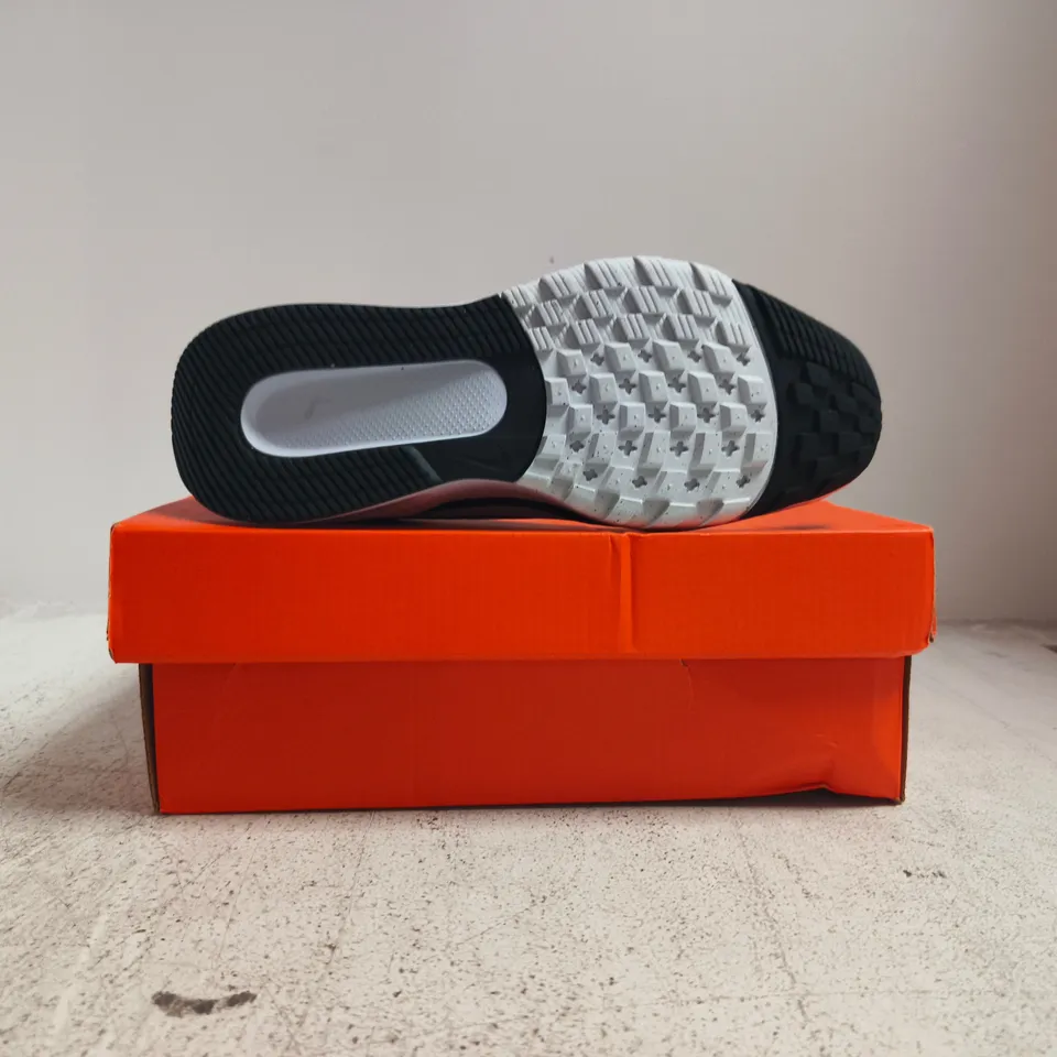 BOXED PAIR OF NIKE STAR RUNNER 5 TRAINERS IN BLACK/WHITE SIZE UK 3