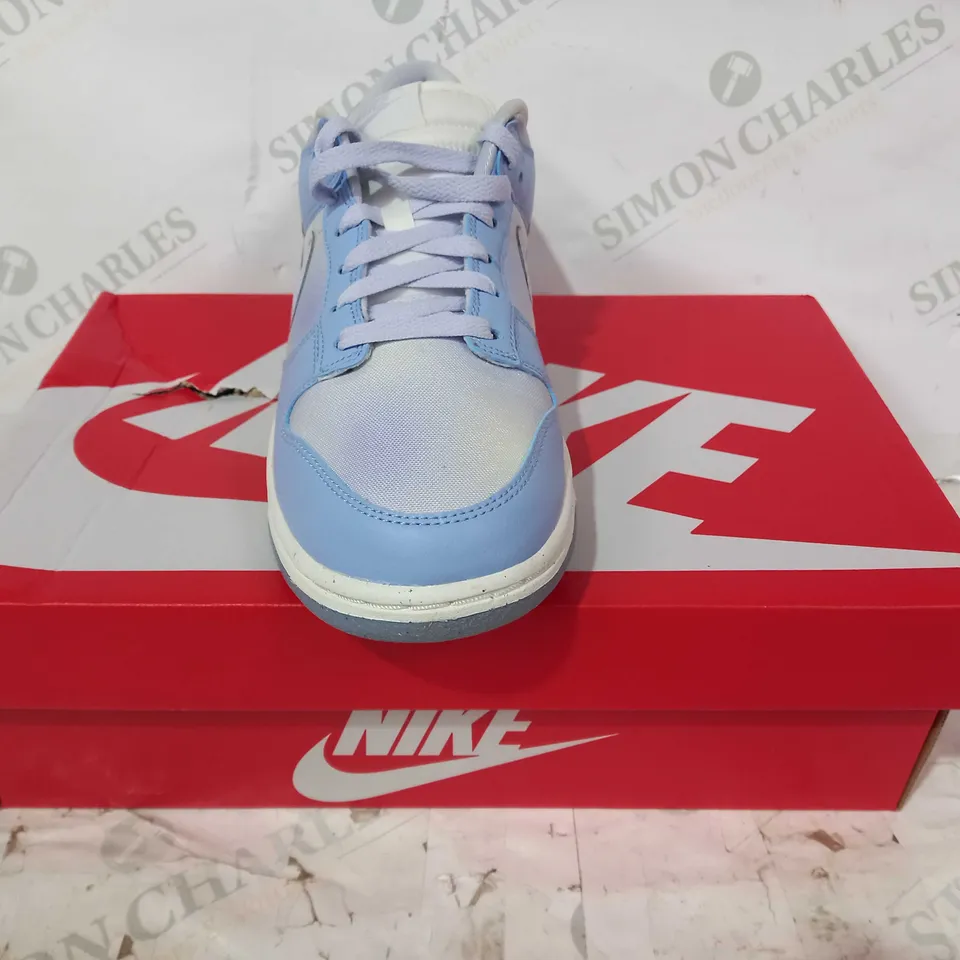 BOXED PAIR OF NIKE DUNK LOW SHOES IN BLUE/VIOLET/GREY UK SIZE 7