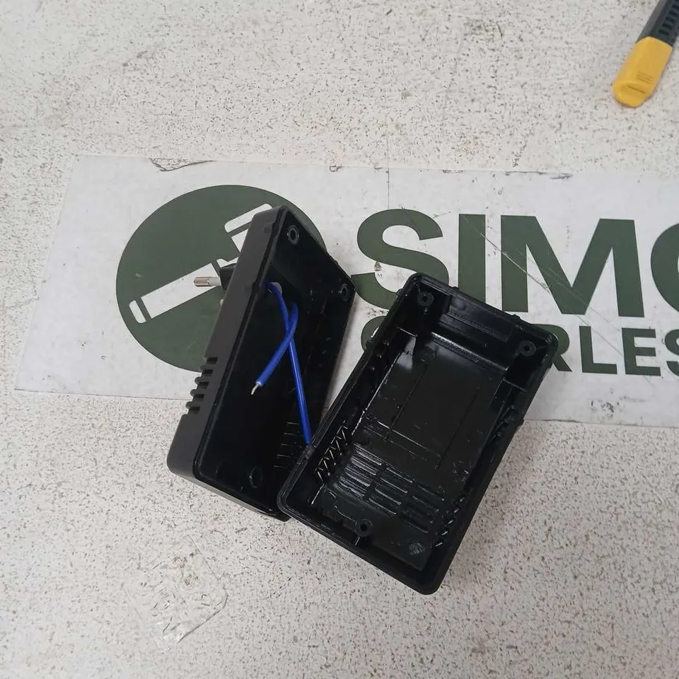 BOX OF APPROXIMATELY 200 SANDAN PLASTIC CASE (EU PLUG)