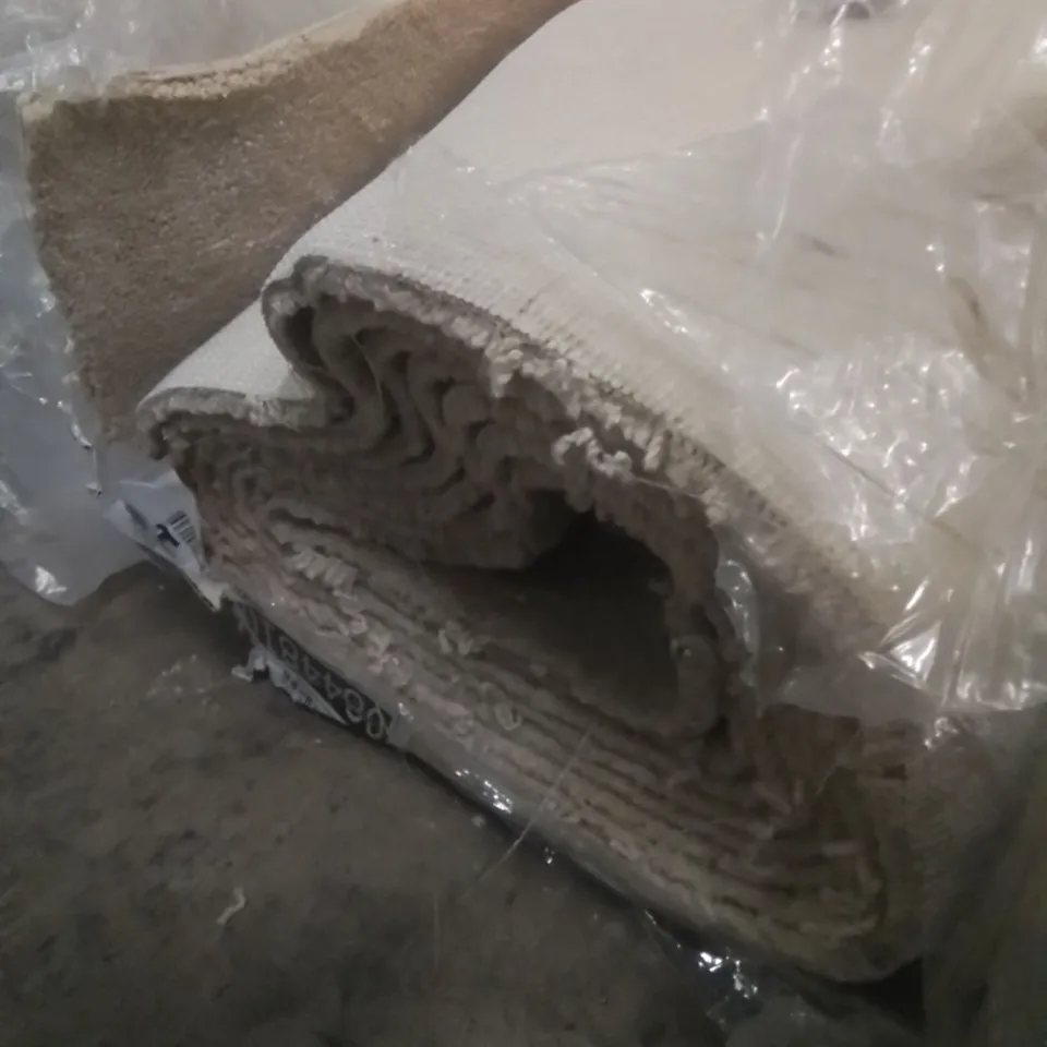 ROLL OF QUALITY TUDOR TWIST REGAL CARBON CARPET // SIZE: APPROXIMATELY 4.65 X 5M