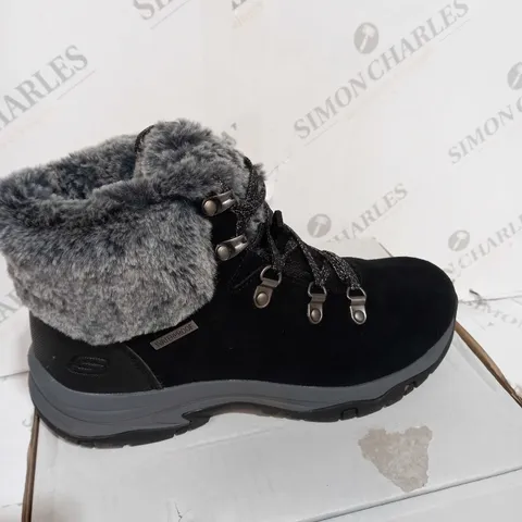 SKETCHERS FAUX CUFF BOOTS - SIZE 5
