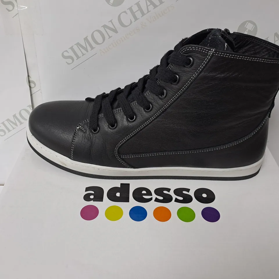 BOXED ADESSO BLACK LEATHER ZIPPED BOOTS SIZE 7