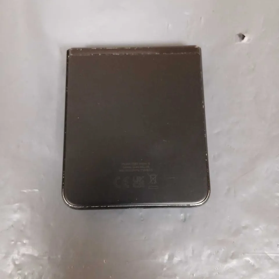 SAMSUNG GALAXY Z FLIP3 5G SM-F711B – BLACK/BRONZE (USED)