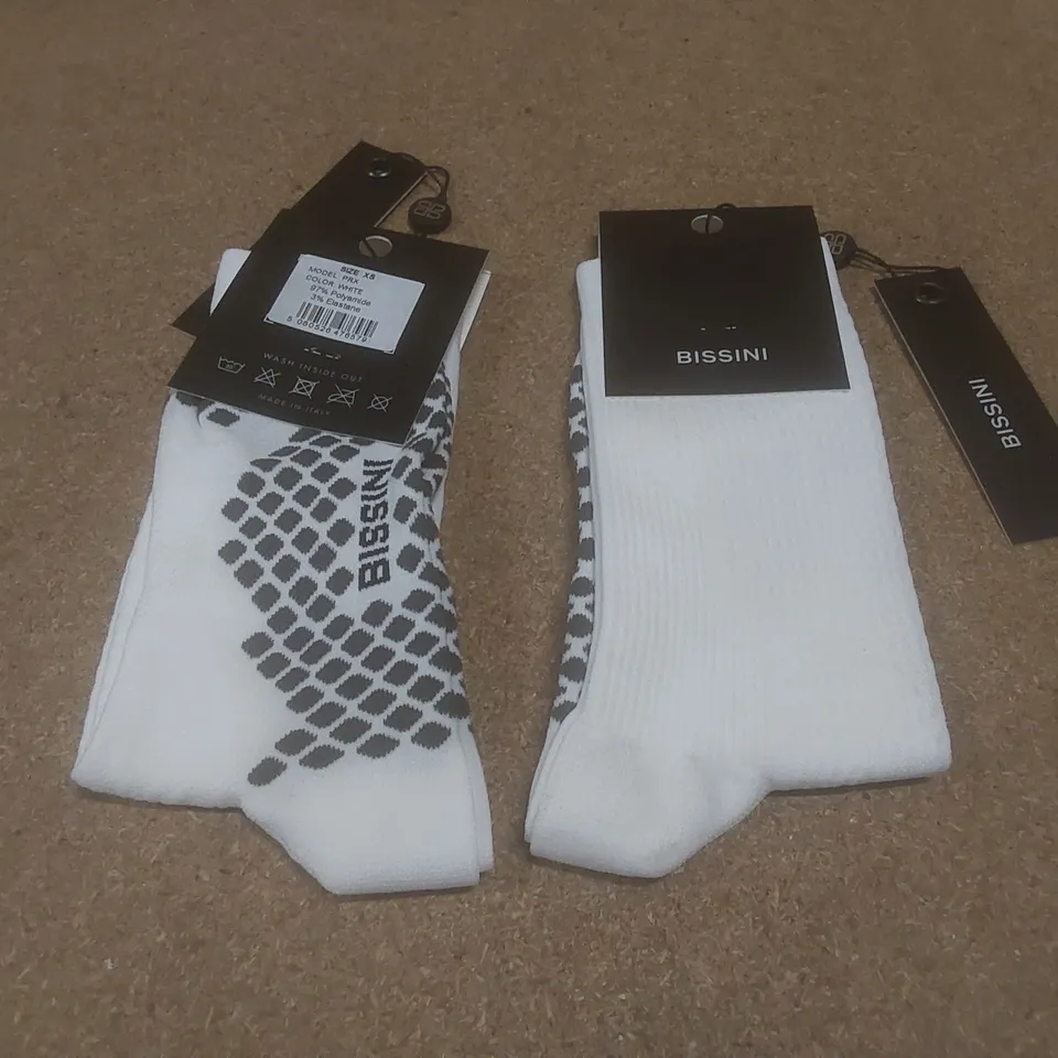 BOX TO CONTAIN A LARGE QUANTITY OF BRAND NEW PAIRS OF BISSINI CYCLING SOCKS - WHITE // SIZE: XS // 1 PAIR PER PACK