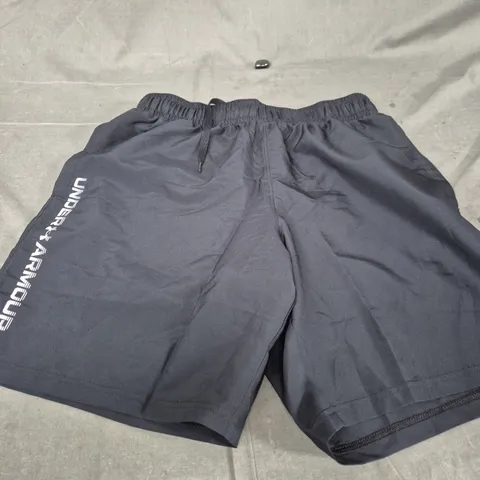 BLACK UNDER ARMOUR SHORTS SIZE M 