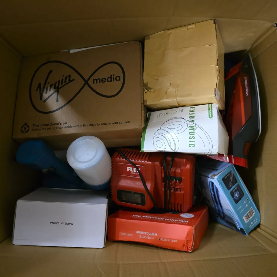 APPROXIMATELY 20 ASSORTED ELECTRICAL ITEMS TO INCLUDE MORPHY RICHARDS IRON, VIBRATION SHOULDER PAD, FLEX BATTERY CHARGER, ETC - COLLECTION ONLY
