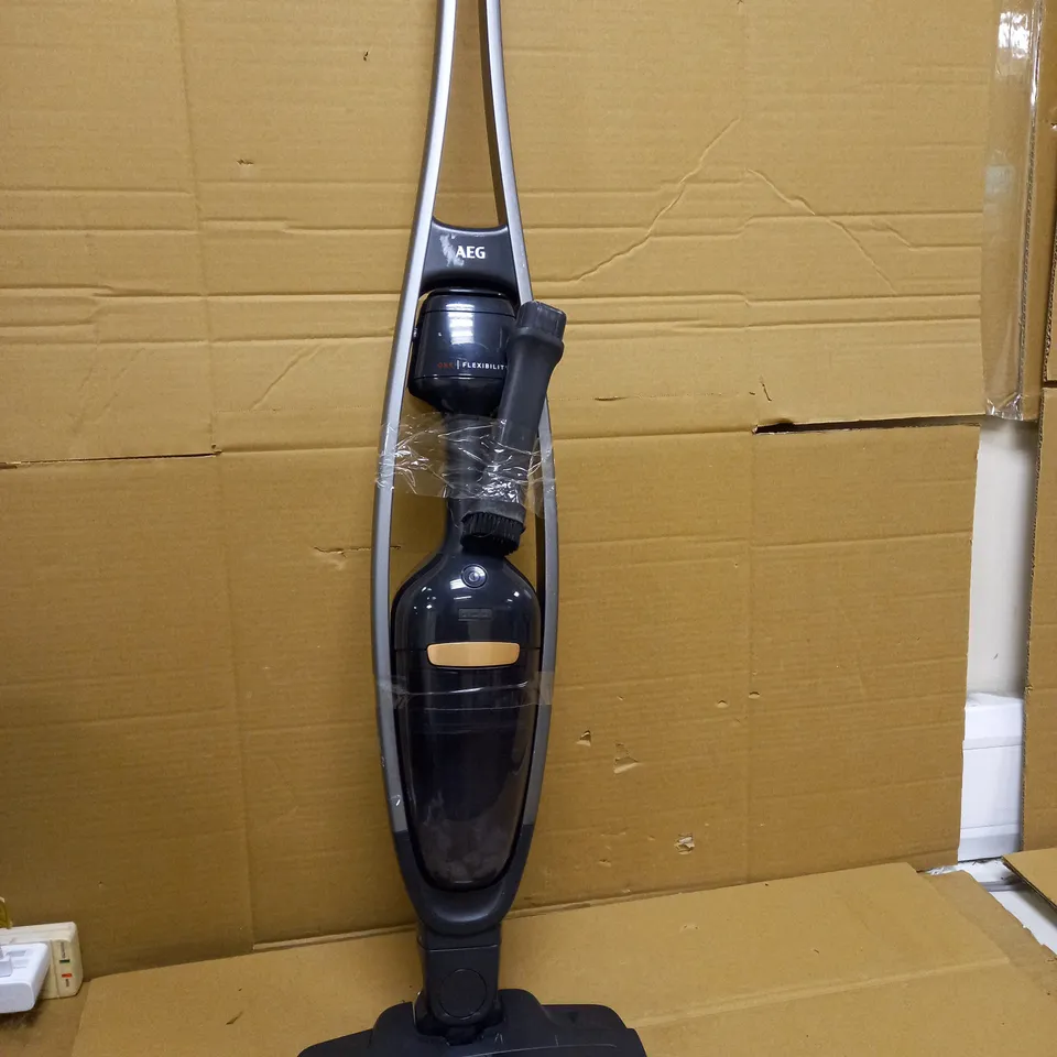 AEG CORDLESS VACUUM