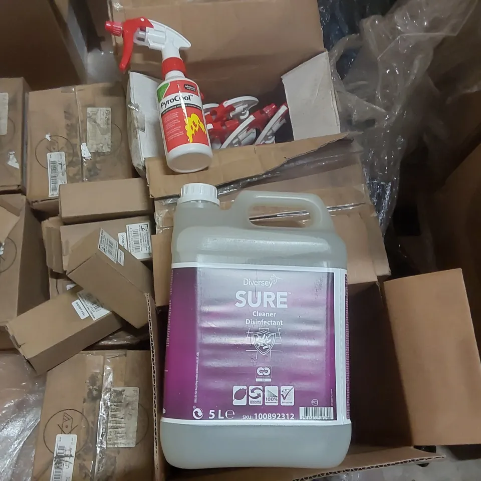 PALLET CONTAINING A VERY LARGE QUANTITY OF ASSORTED CATERING/CLEANING PRODUCTS INCLUDING: DIVERSEY DISINFECTANT, STAINLESS STEEL POLISH, ACIDIC HARD SURFACE CLEANER, FLAME RETARDANT SPRAY ECT