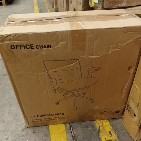 BOXED OFFICE CHAIR IN BLACK
