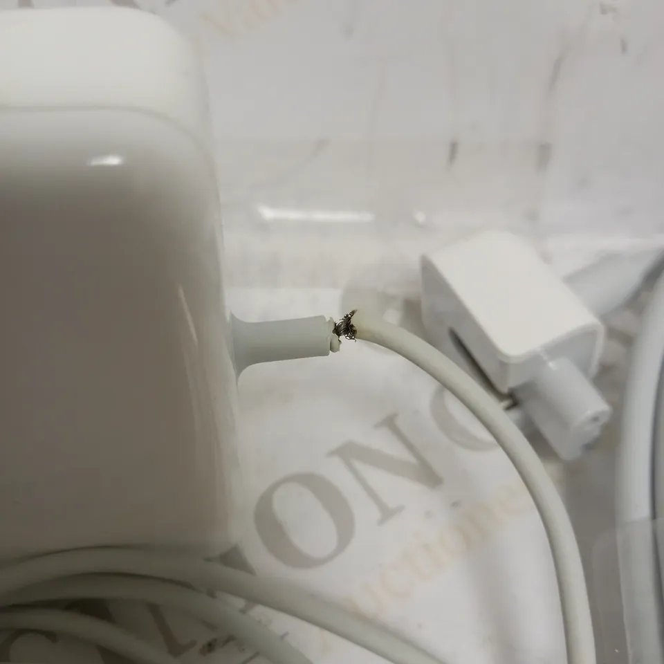 APPLE MAGSAFE POWER ADAPTER