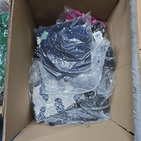 BOX OF APPROXIMATELY 15 ASSORTED CLOTHING ITEMS TO INCLUDE: LA MAREY JUMPER