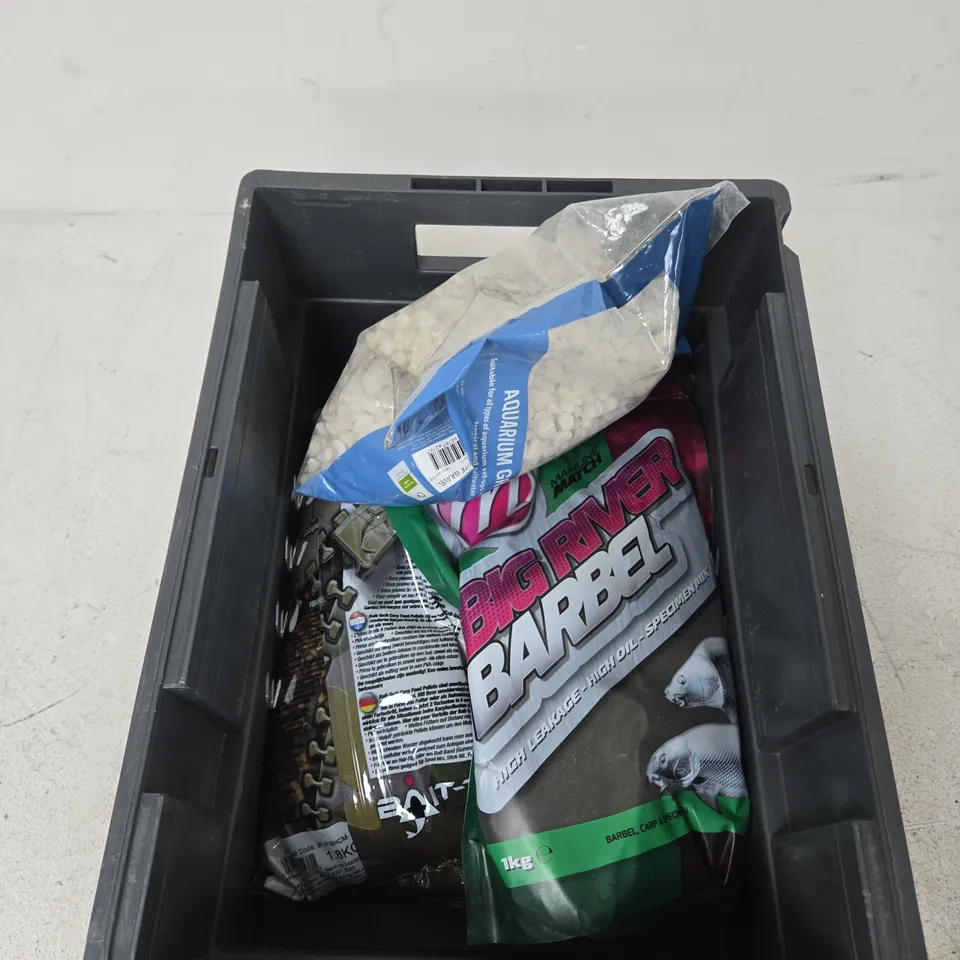TOTE OF APPROXIMATELY 4 ASSORTED ITEMS TO INCLUDE: CCMOORE SHELF LIFE BAITS 15MM 5KG