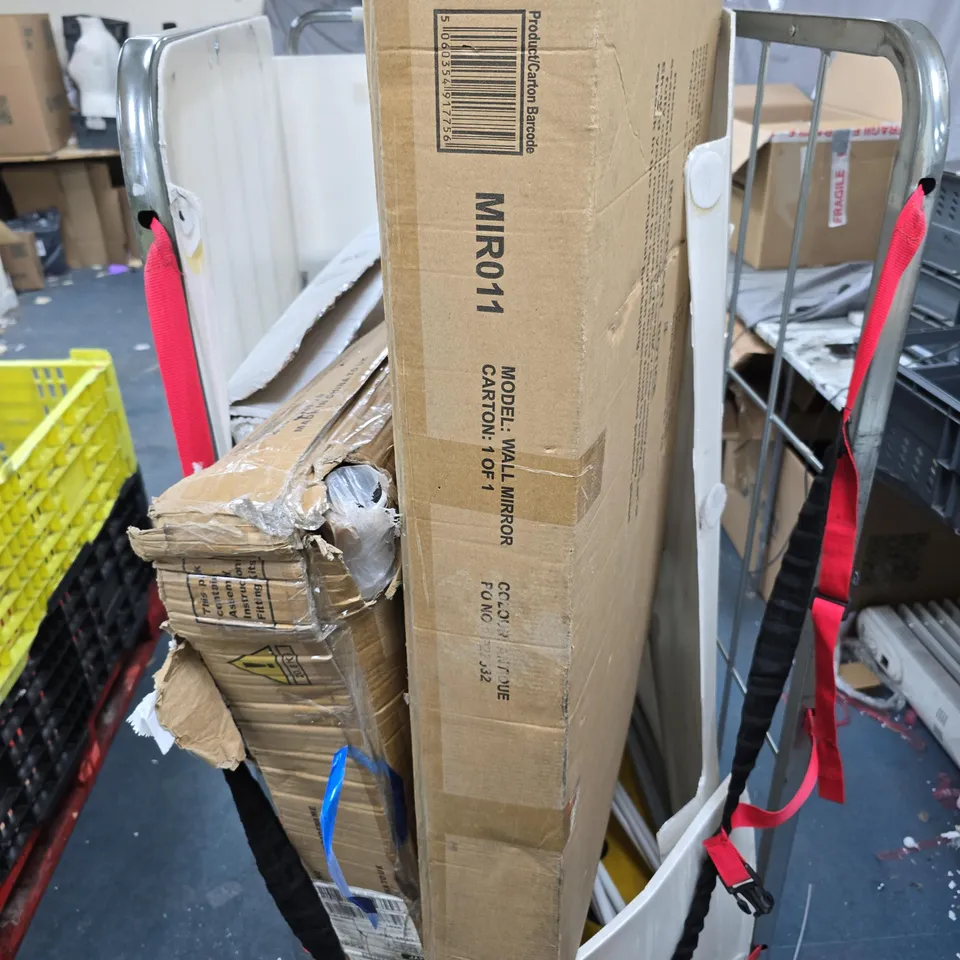 JOB LOT OF APPROXIMATELY 4 ASSORTED ITEMS TO INCLUDE: CERAMIC PLANT POT (CHIPPED)