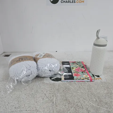 BOX OF APPROXIMATELY 22 ASSORTED HOUSEHOLD ITEMS TO INCLUDE TUMBLER, 2027 HARDBACK PLANNER, SUNG AS A BUG YARN ETC