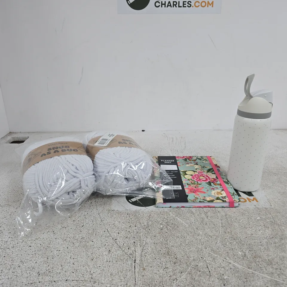 BOX OF APPROXIMATELY 22 ASSORTED HOUSEHOLD ITEMS TO INCLUDE TUMBLER, 2027 HARDBACK PLANNER, SUNG AS A BUG YARN ETC