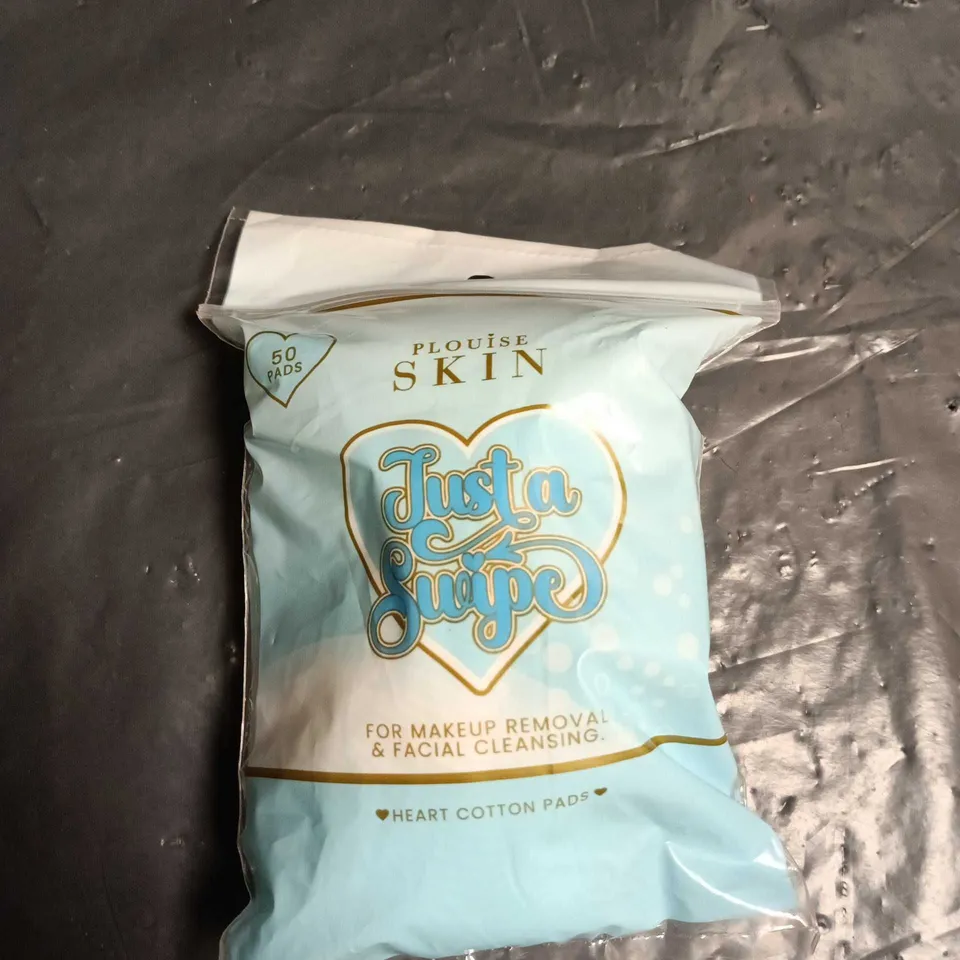 PLOUISE SKIN JUST A SWIPE COSMETICS SET