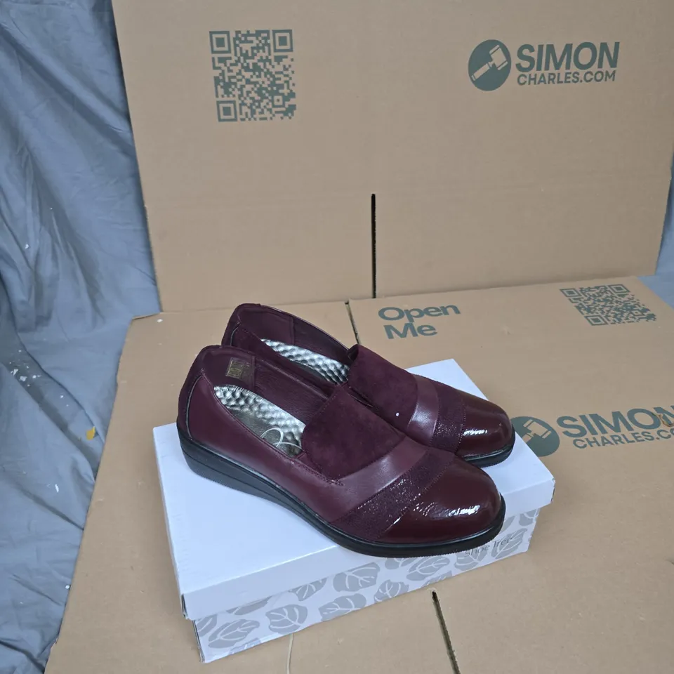 SHOE TREE COMFORT NERISSA BURGUNDY SLIP-ON SHOES – UK 6 (WOMEN)