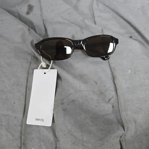 MANGO SUNGLASSES (MNG) – BLACK/TORTOISESHELL PLASTIC FRAME