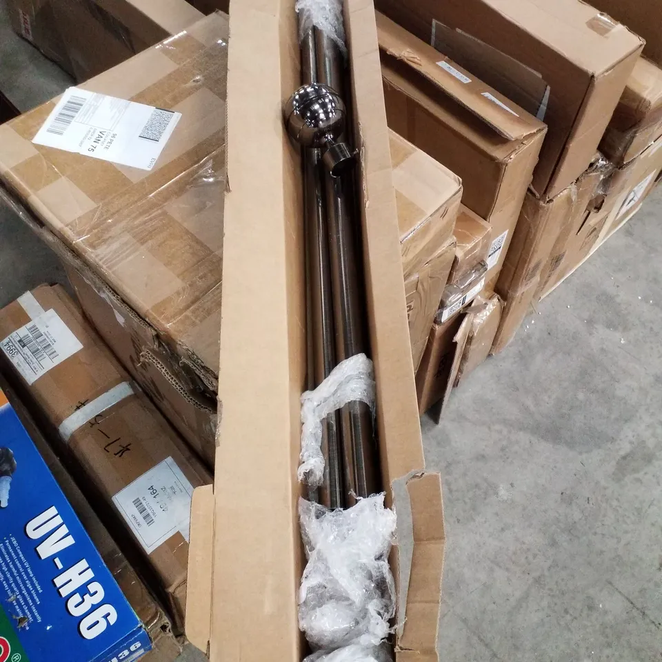 BOXED CURTAIN ROD 