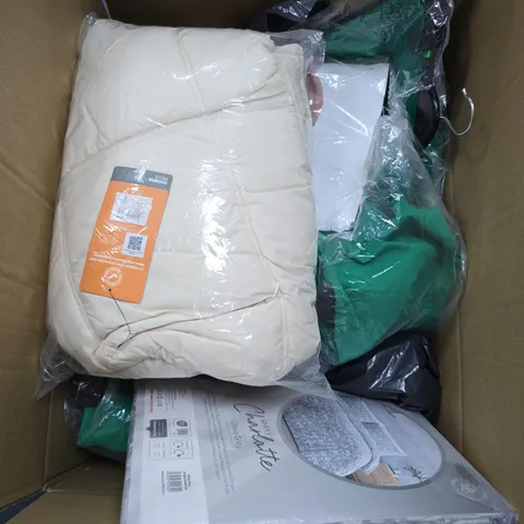 LARGE BOX OF ASSORTED CLOTHING TO INCLUDE - COATS - JUMPERS AND DRESSES 