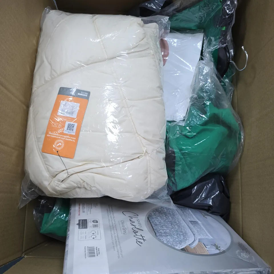 LARGE BOX OF ASSORTED CLOTHING TO INCLUDE - COATS - JUMPERS AND DRESSES 