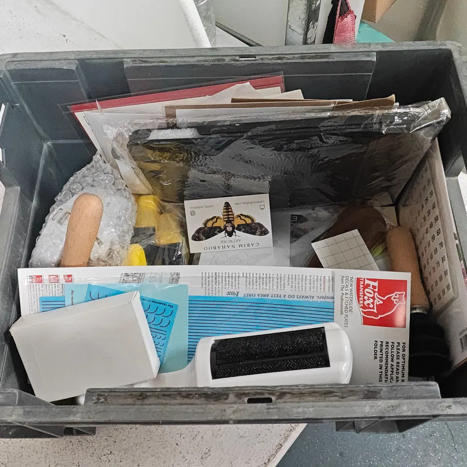 LOT OF APPROXIMATELY 30 ASSORTED HOUSEHOLD ITEMS TO INCLUDE TINNITUS PATCHES, CHARLIE BEAR POSTCARDS AND NOTEBOOK