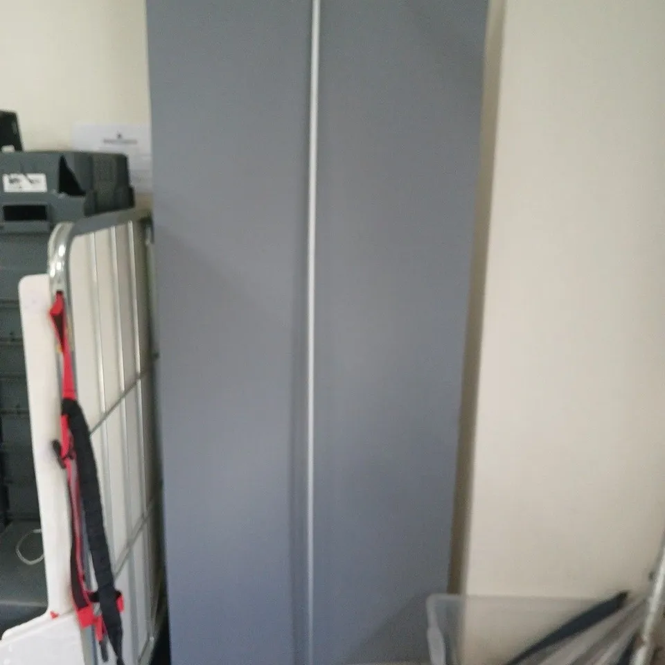 RETRACTABLE DISPLAY BOARD