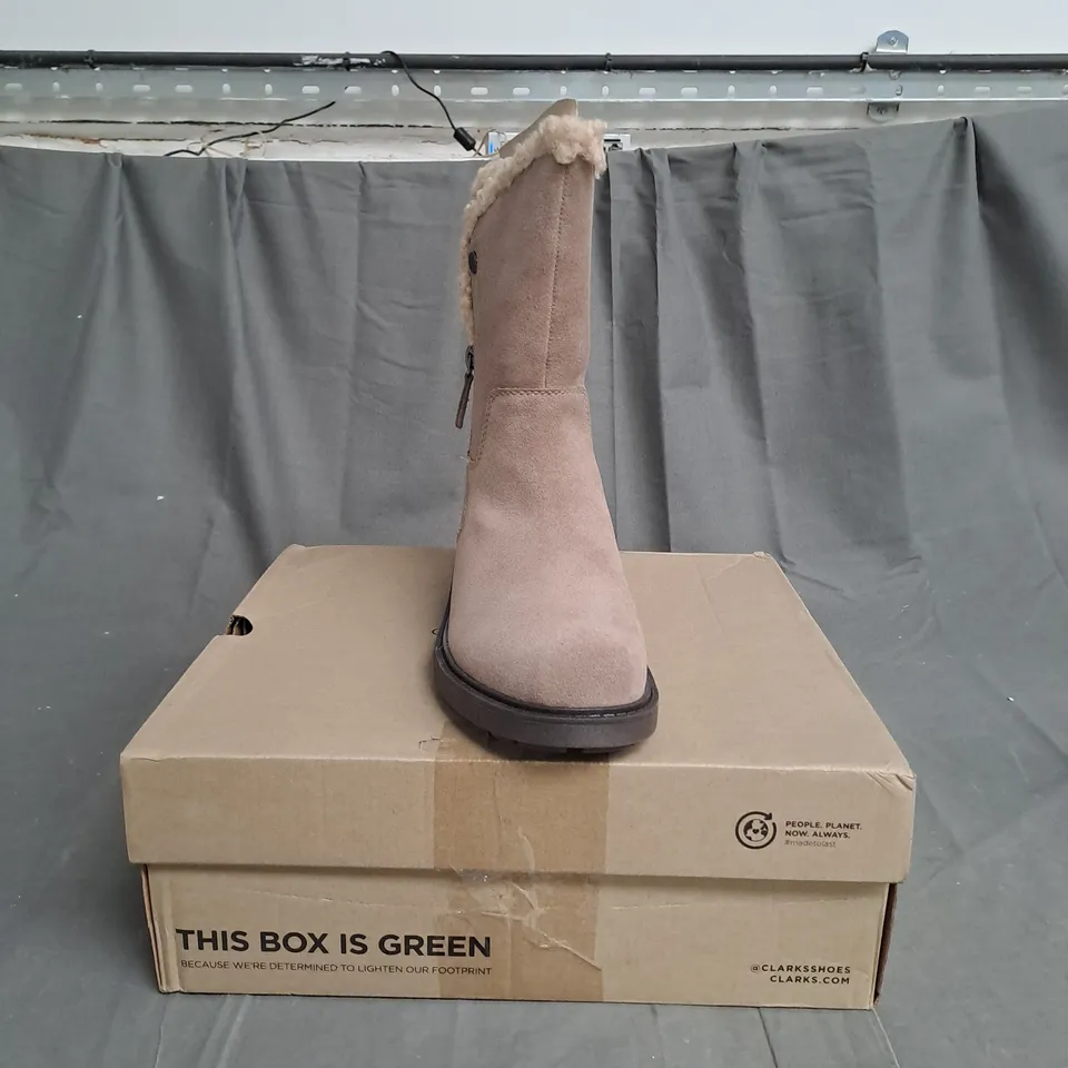 BOXED PAIR OF CLARKS OPAL BOOTS IN PEBBLE UK SIZE 6