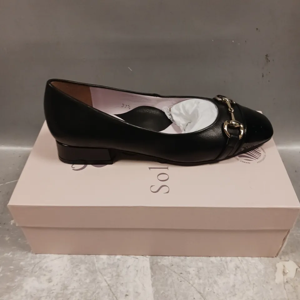 BOXED PAIR OF SOLEBLISS FELICITY SLIP ON SHOES - 4.5