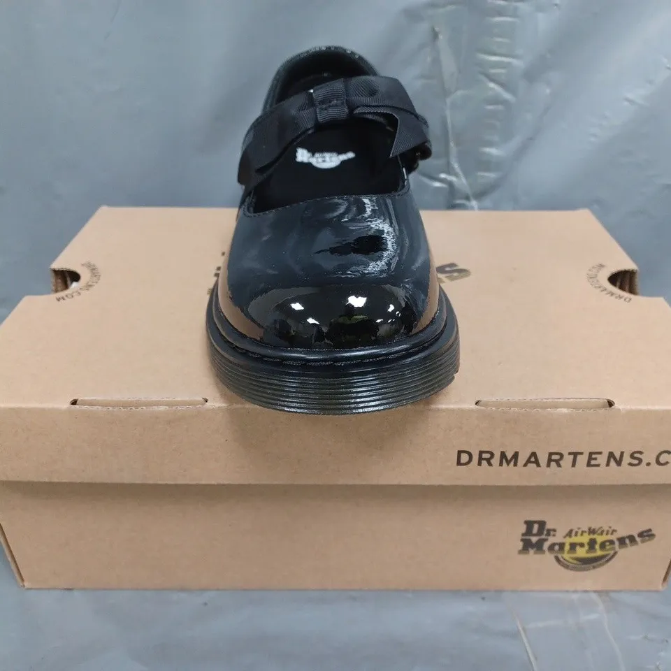 BOXED PAIR OF DR MARTENS MACCY II Y SHOES IN GLOSSY BLACK SIZE UK 4