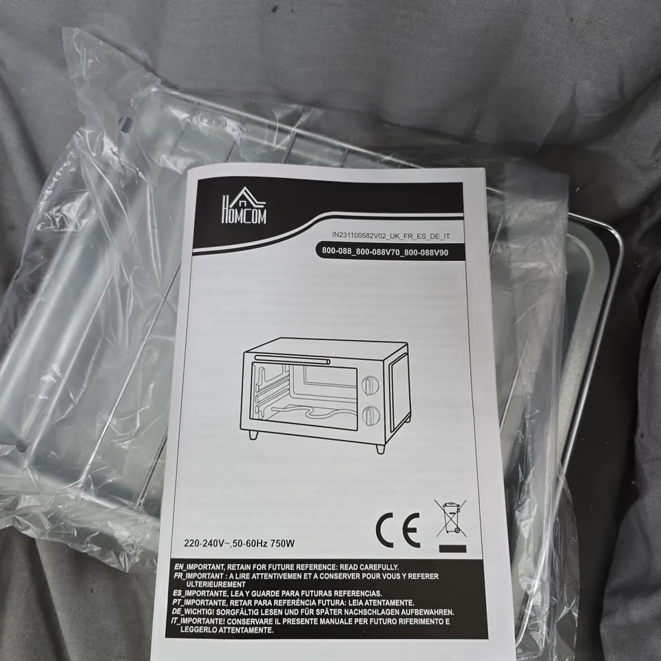 HOMCOM 750W COUNTERTOP OVEN WITH GLASS DOOR – BLACK