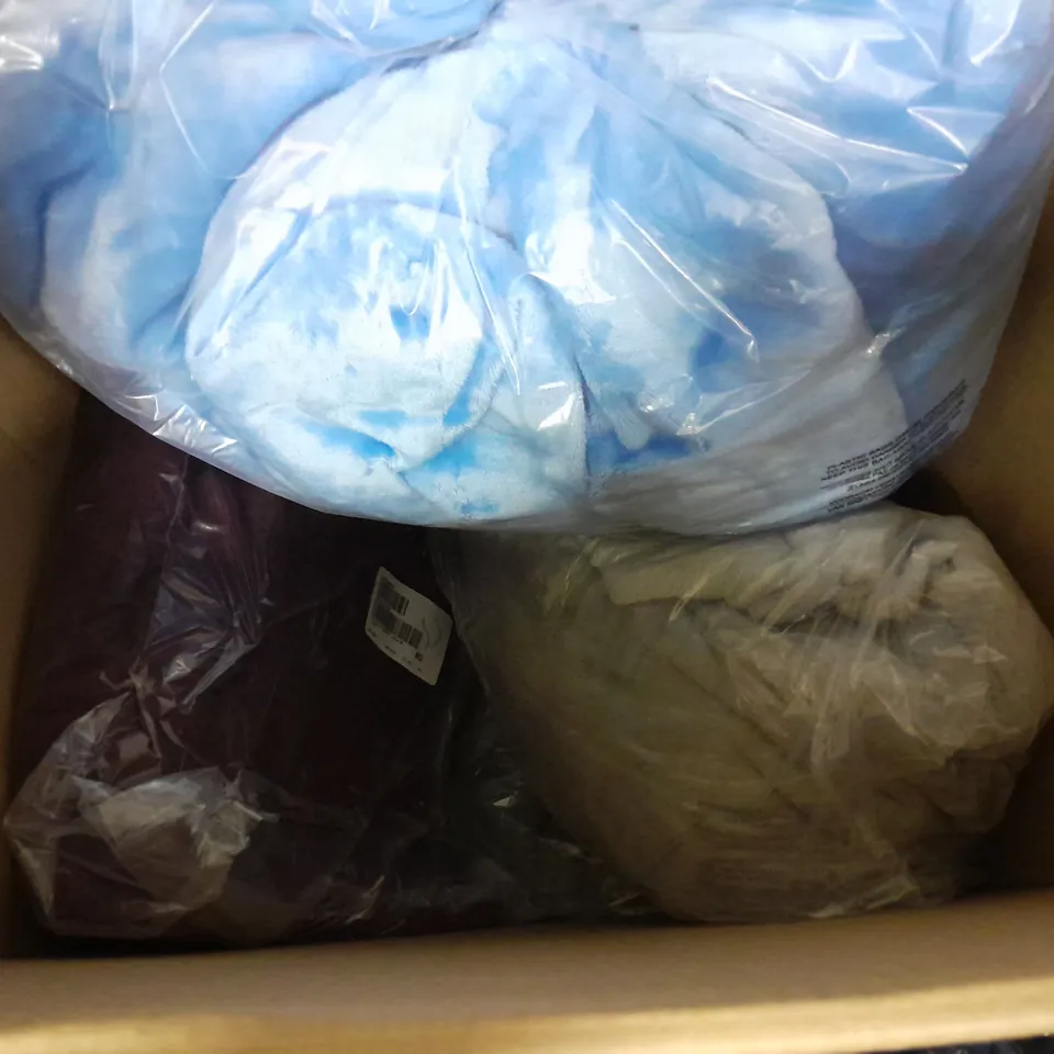 BOX OF APROX 7 CLOTHING ITEMS TO INCLUDE FLUX JACKET - OVERSIZE HOODY - BLANKET