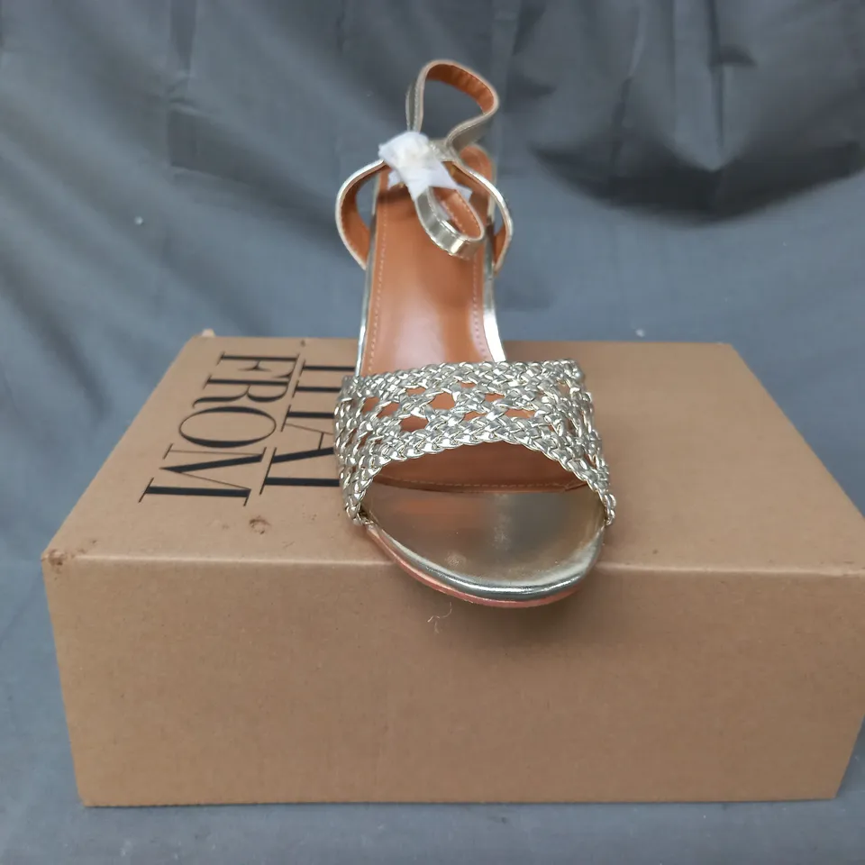 BOXED PAIR OF WHERE'S THAT FROM OPEN TOE BLOCK HEEL SANDALS IN METALLIC GOLD UK SIZE 8