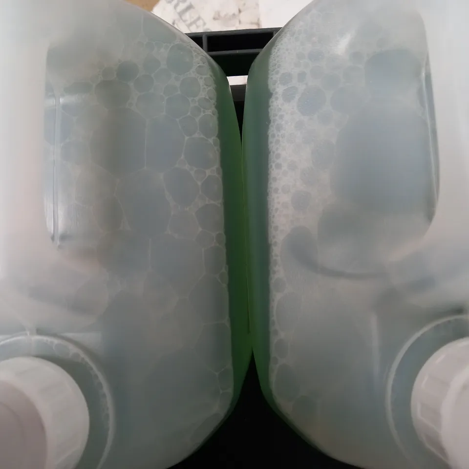 BOX OF APPROX 4 ASSORTED LIQUIDS TO INCLUDE - FLAXSEED OIL - FLOW SUPER STRENGTH VINEGAR ACID