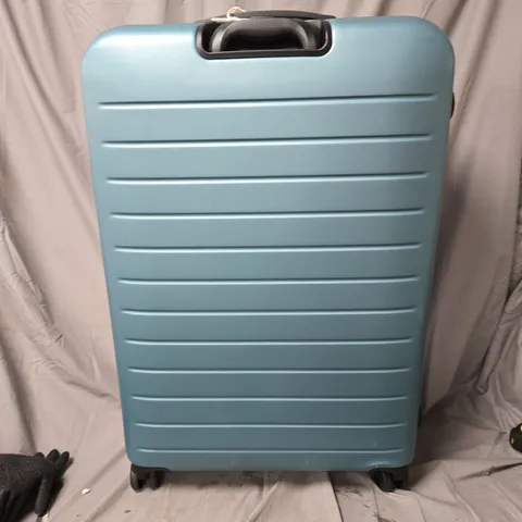 IT LUGGAGE LIGHT BLUE HARD-SHELL SUITCASE WITH TSA LOCK – 4-WHEEL TRAVEL CASE