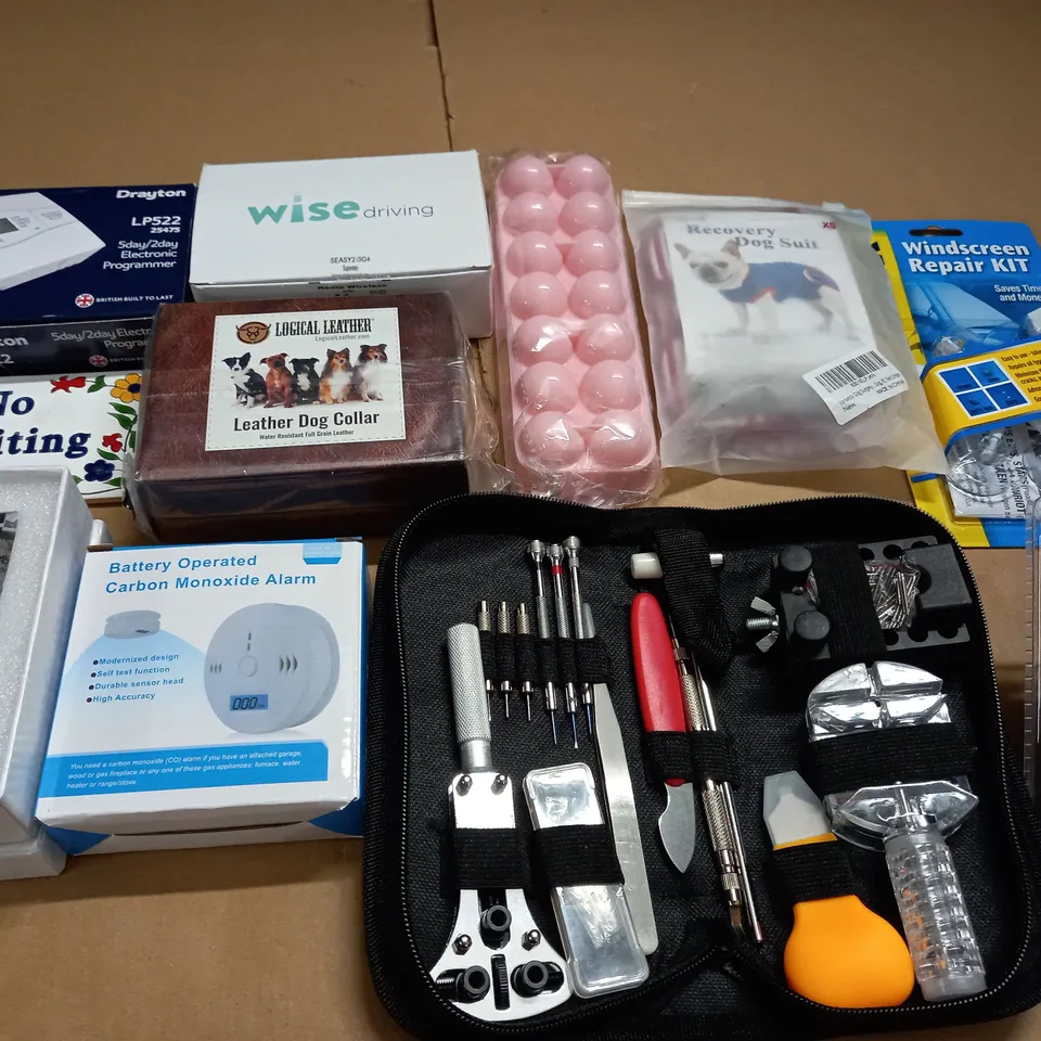LOT OF ASSORTED HOUSEHOLD ITEMS TO INCLUDE LEATHER DOG COLLAR, ELECTRONIC PROGRAMMER AND CARBON MONOXIDE ALARM